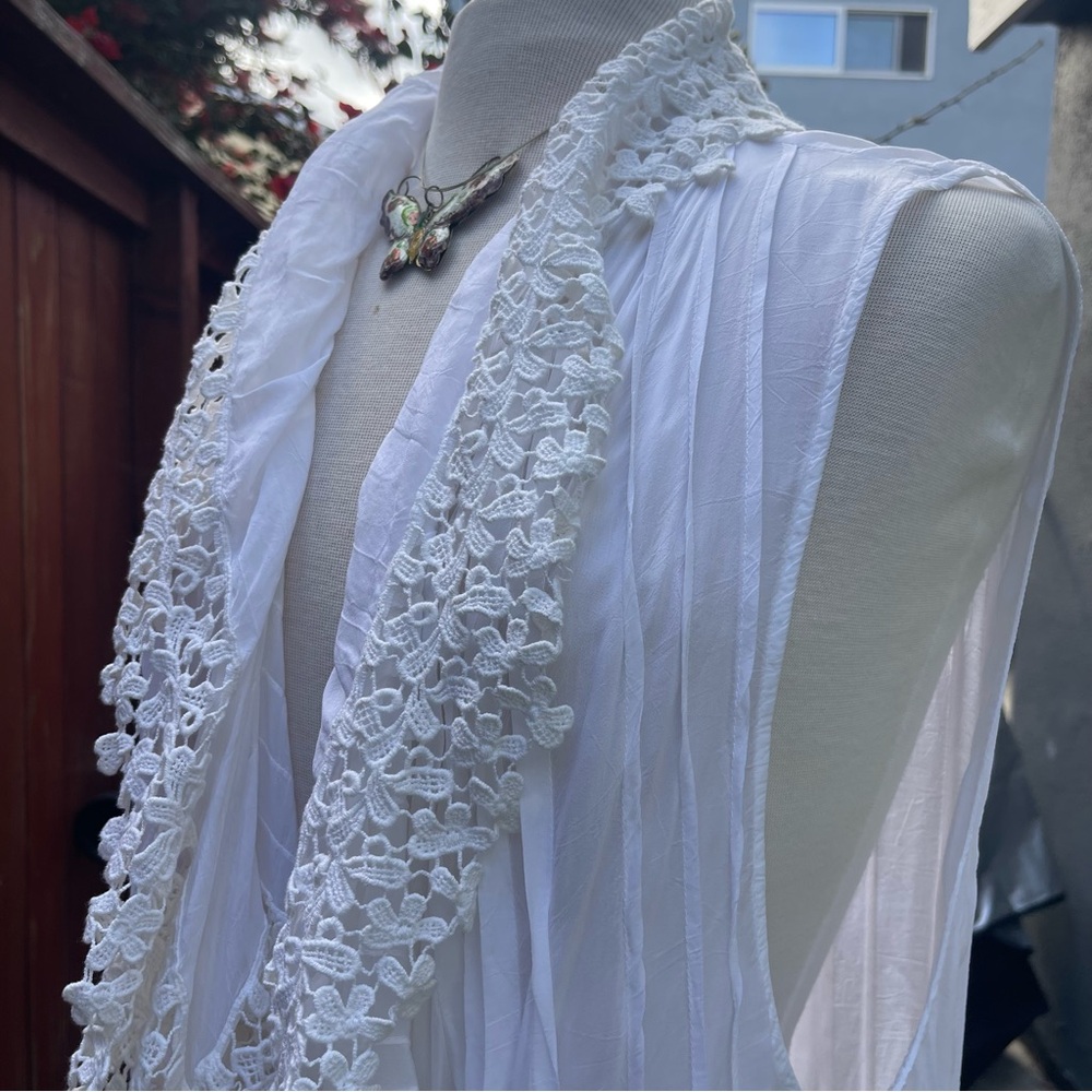 Vintage Johnny Was White Sleeveless tunic vest top with Lace Trim - Picture 14 of 16